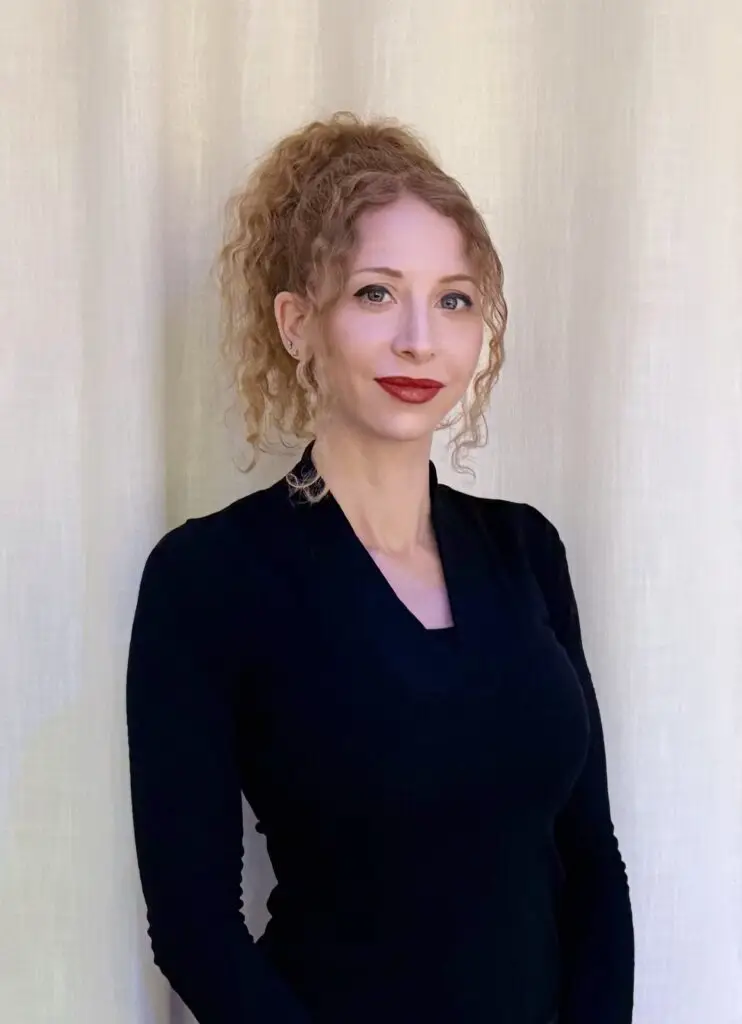 Dr Irene is a certified Medical Aesthetic doctor (British Aesthetic Academy), a consultant clinical oncologist at Guy’s and St Thomas’, and an honorary senior clinical lecturer at King’s College London; she brings a wealth of experience in skin health and aesthetics.